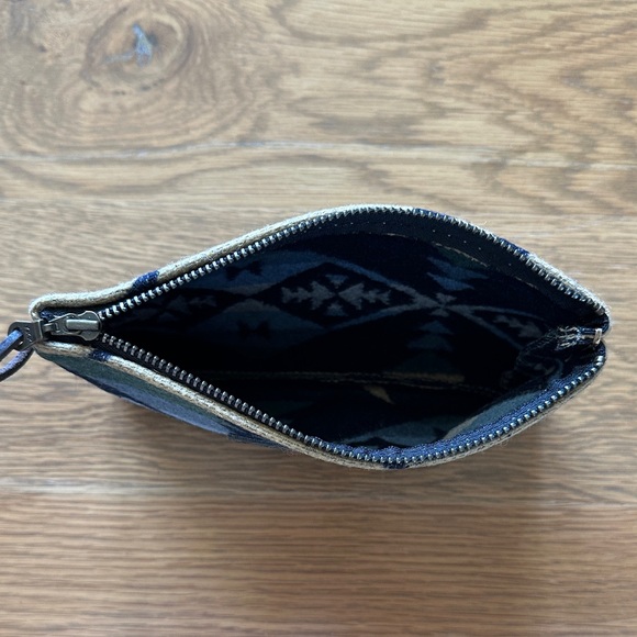 Pendleton Wool  Patterned Pouch - Picture 4 of 4